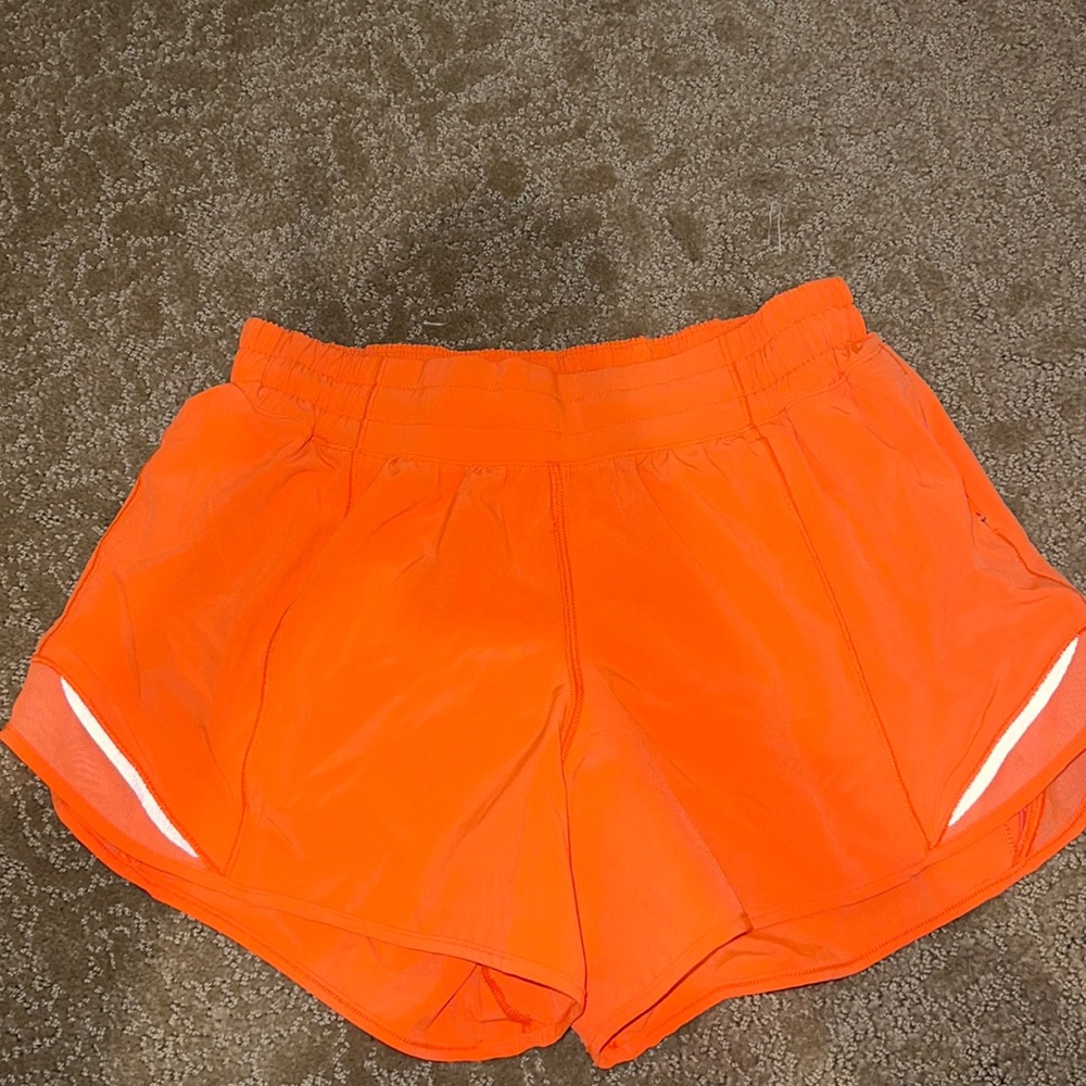 Orange lululemon hotty hots 4”